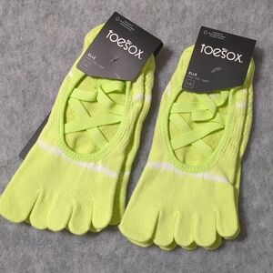 Toesox Lot Of 2 Full Toe Elle Pride Grip Women's Socks Size Large (11-13)